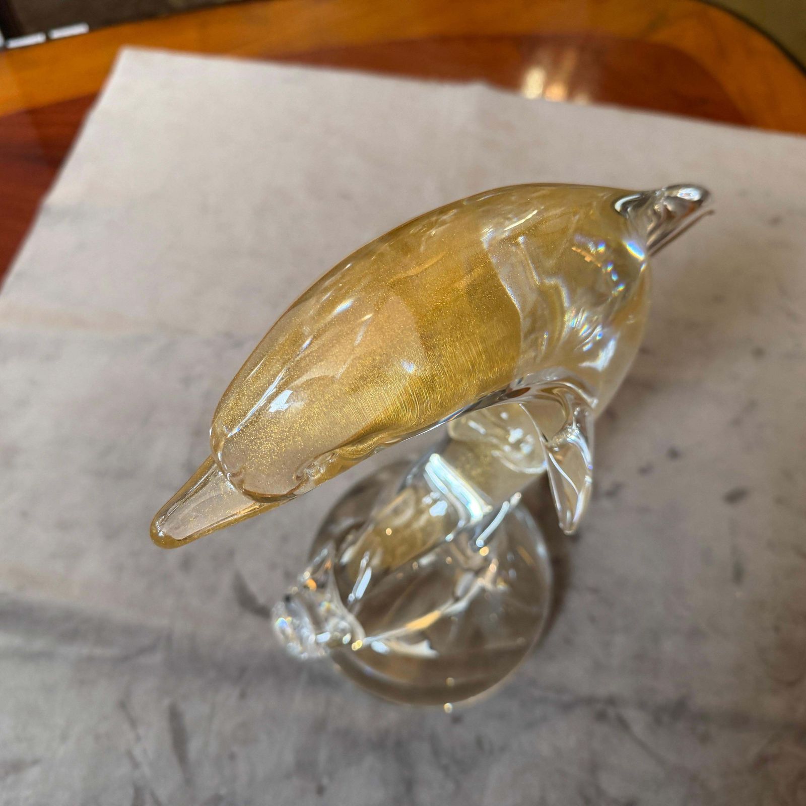 Sculpture en verre de Murano blanc et or, dauphin, dans le style de Barovier, années 1990 photo vinterior