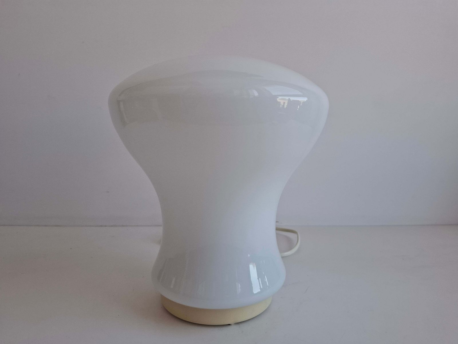 334.0 Lampe de table en verre opalin tchécoslovaque, années 1970, attribuée à Ivan Jakeš photo