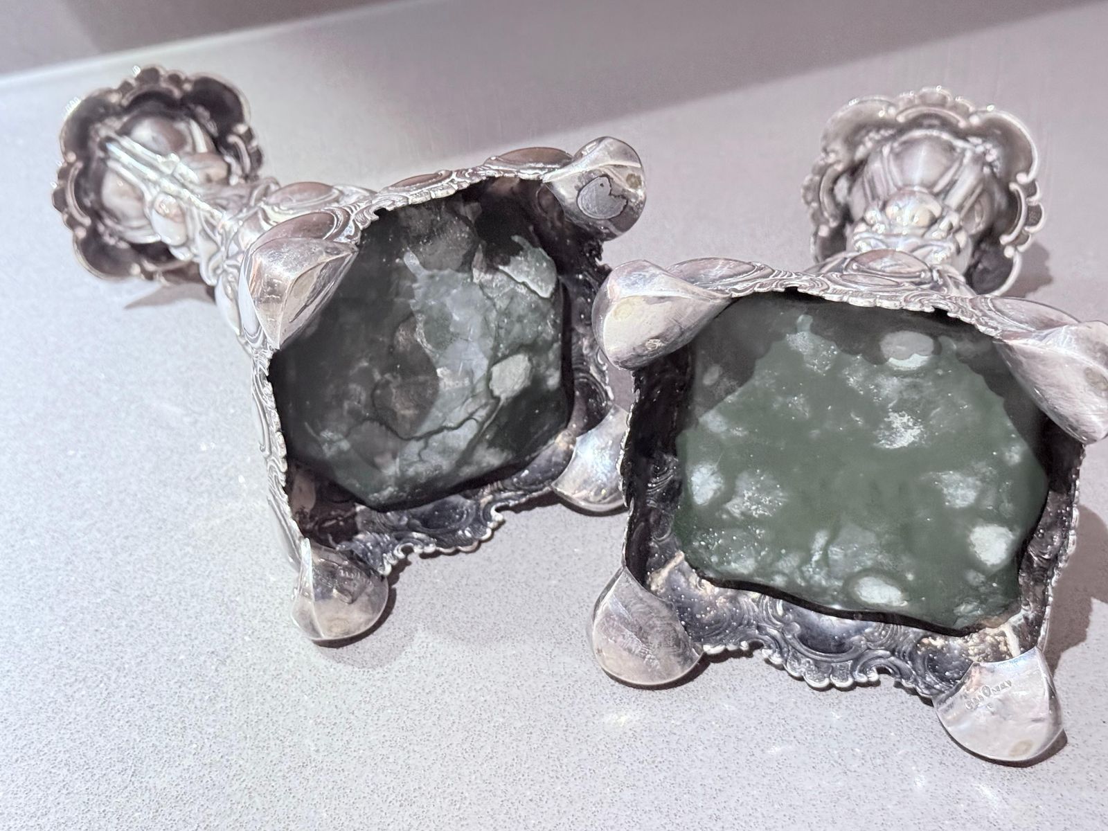 photo for sale Paire de bougeoirs d'époque en argent de style Rococo, décoration intérieure, années 1900