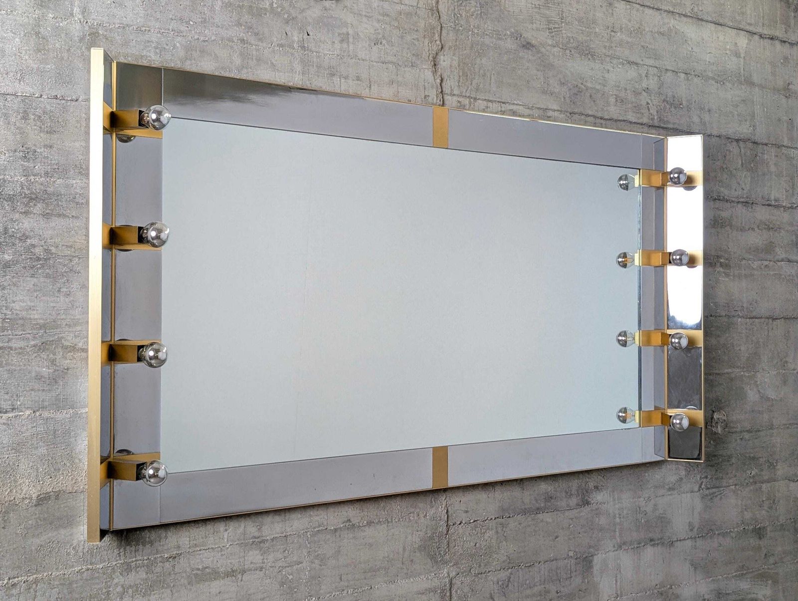 Miroir de coiffeuse lumineux en chrome et laiton, par Gaetano Sciolari, Italie, années 1970 photo for sale