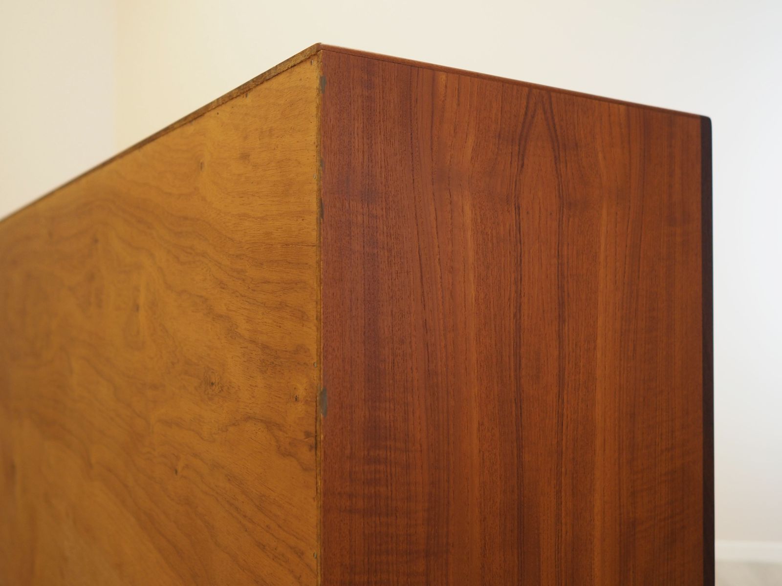 Highboard danois en teck avec bar et portes coulissantes, années 1960 photo vinterior