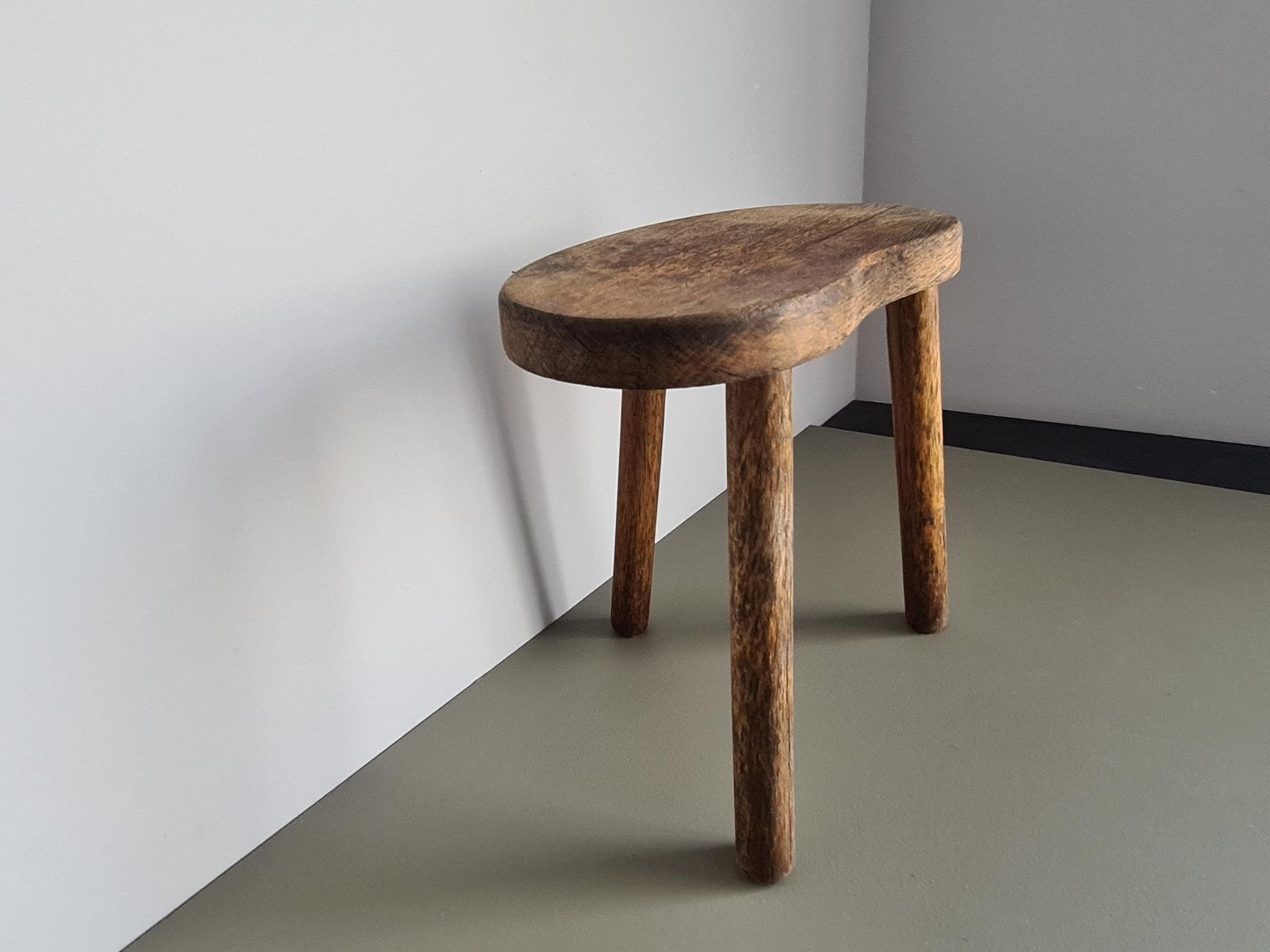 Tabouret trépied vintage en bois, rustique, Wabi Sabi photo 204.0