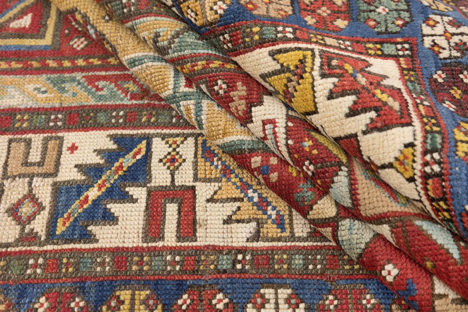 photo furniture Antiek Kaukasisch Kazak Lesghi tapijt, 205 × 124 cm, ca. 1900s