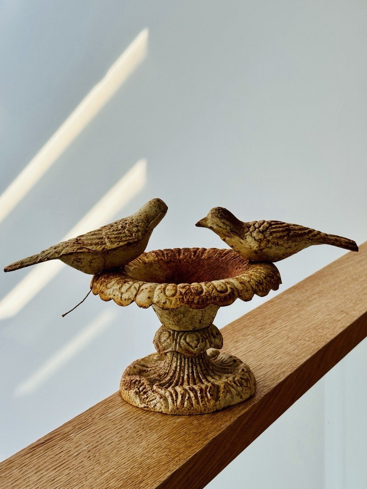 photo vinterior Vintage Heavy Cast Iron Bird Bath / Feeder, Aged Patina