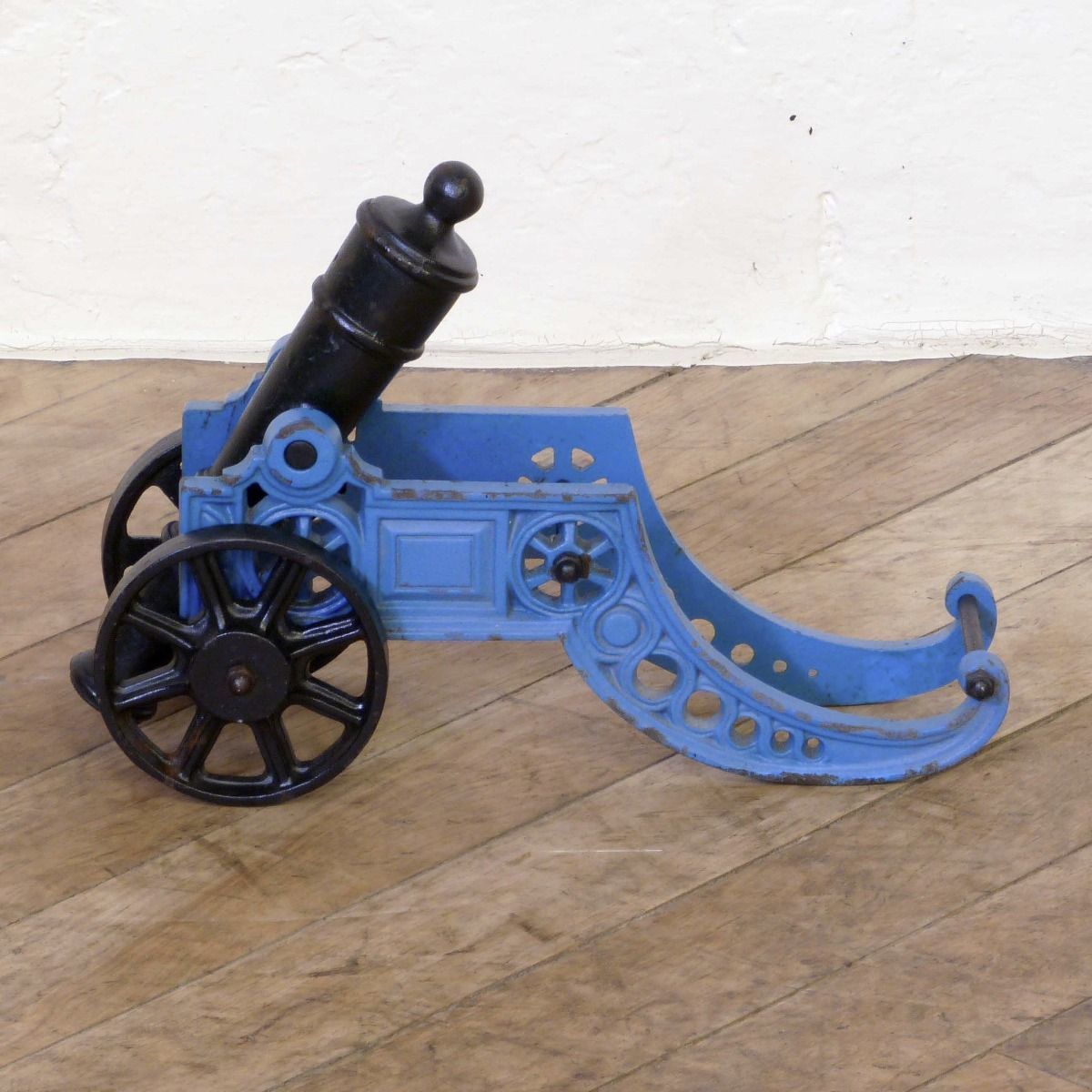 Pair Of Iron Cannons photo 780.0