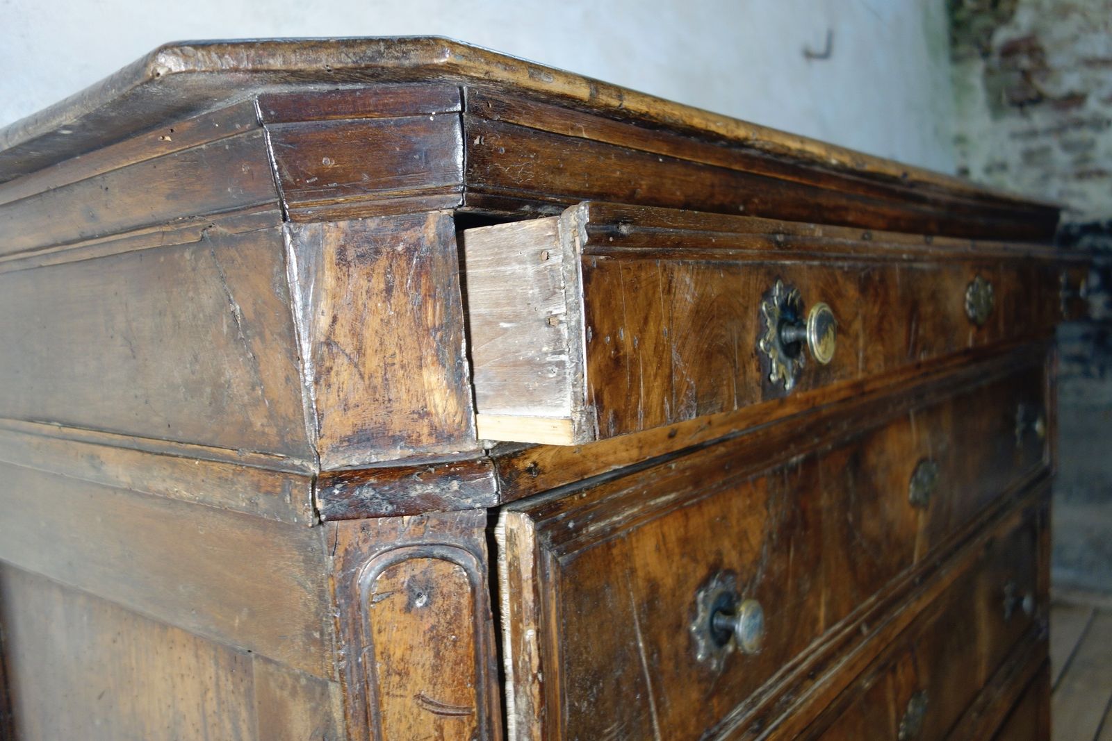 14000.0 Large Scale 17th Century North Italian Walnut Commode photo