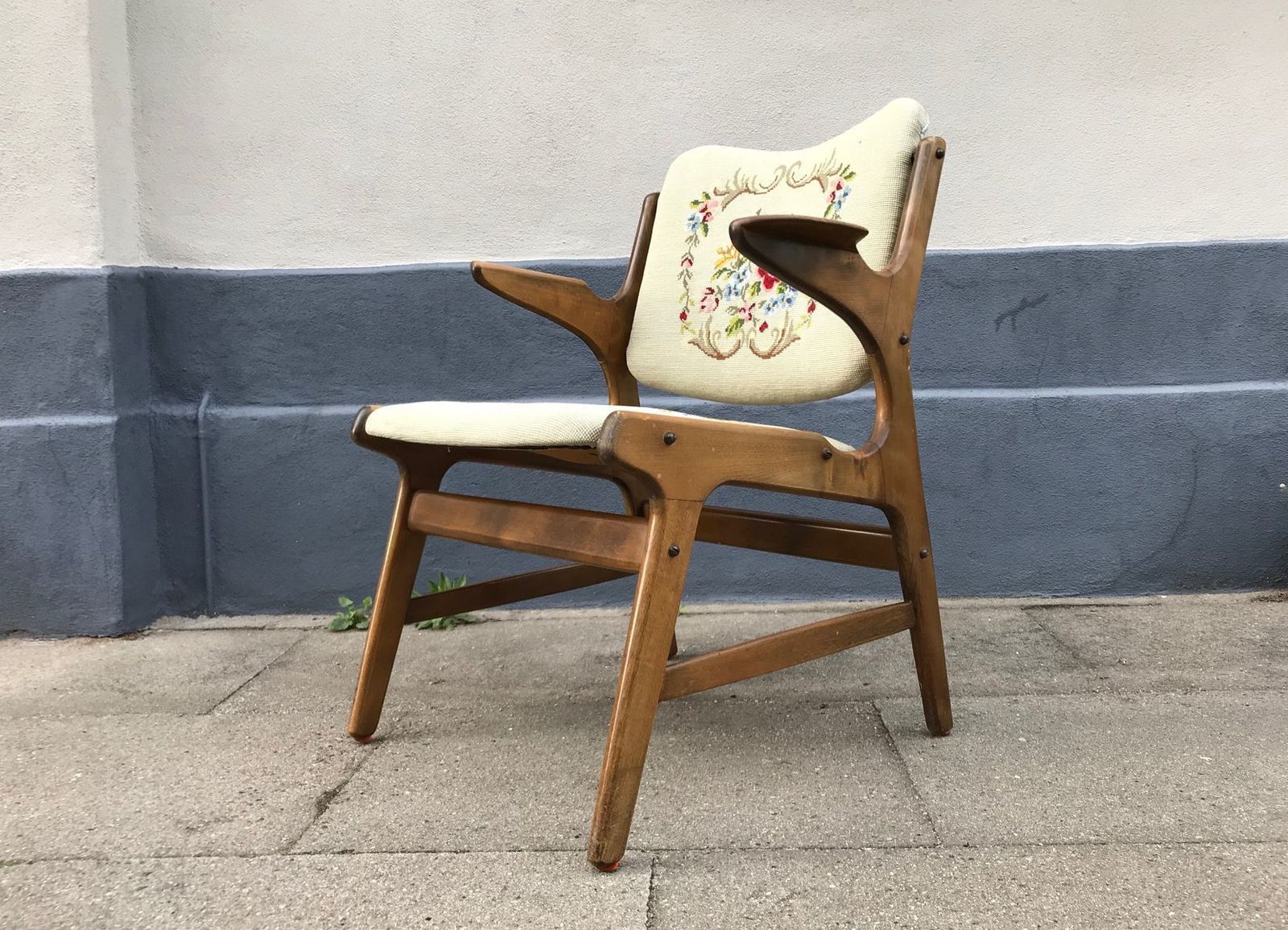 Geborduurde Eiken Stoel Met Zijplaatsing Door A. Hovmand Olsen Voor A.R. Klingeberg & Søn, Ca. Jaren 1950