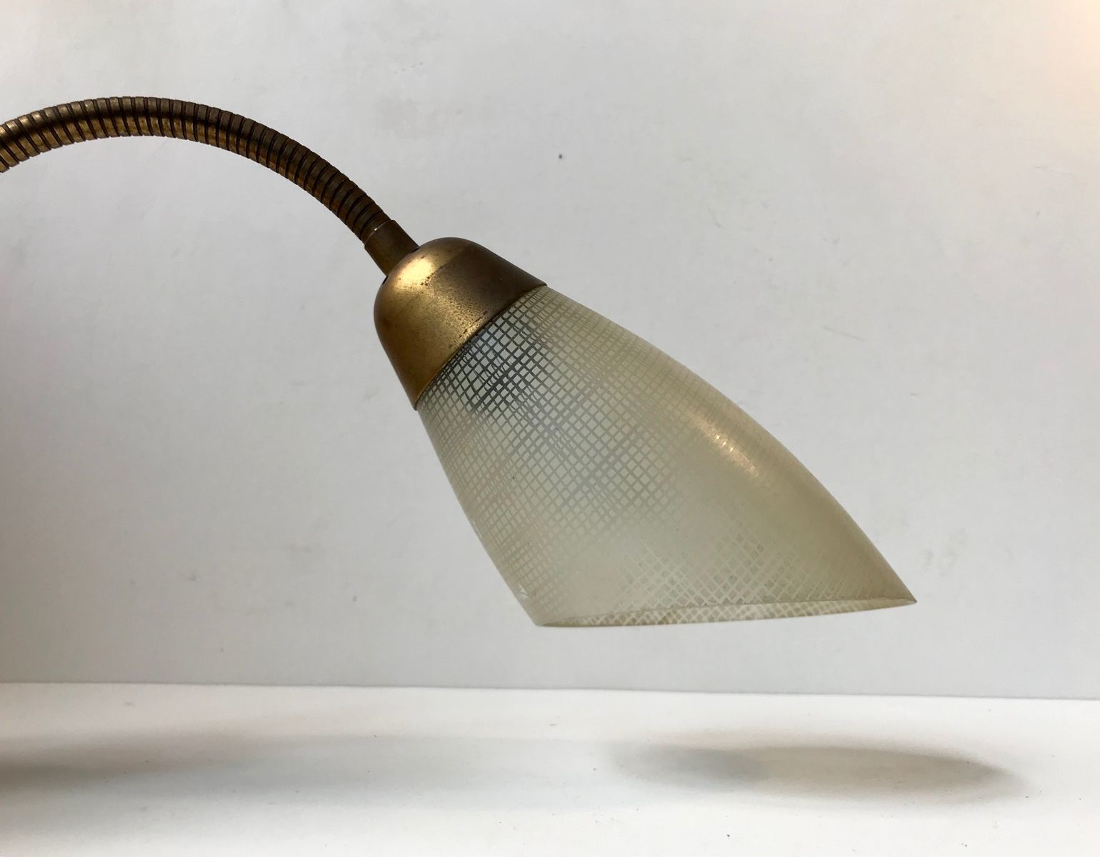 Applique murale scandinave moderne en laiton, cuivre et verre, années 1950 photo vinterior