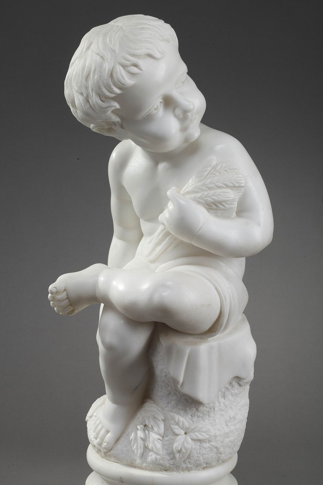 Figure en marbre du XXe siècle « Putto aux épis de blé » photo Art