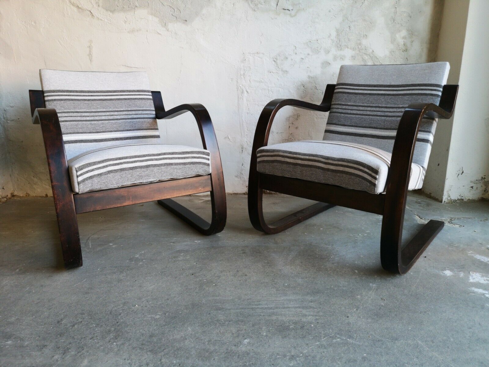 A Stunning Pair Of Early Alvar Aalto 34/402 Cantilever Armchairs, 1930s, Artek photo furniture