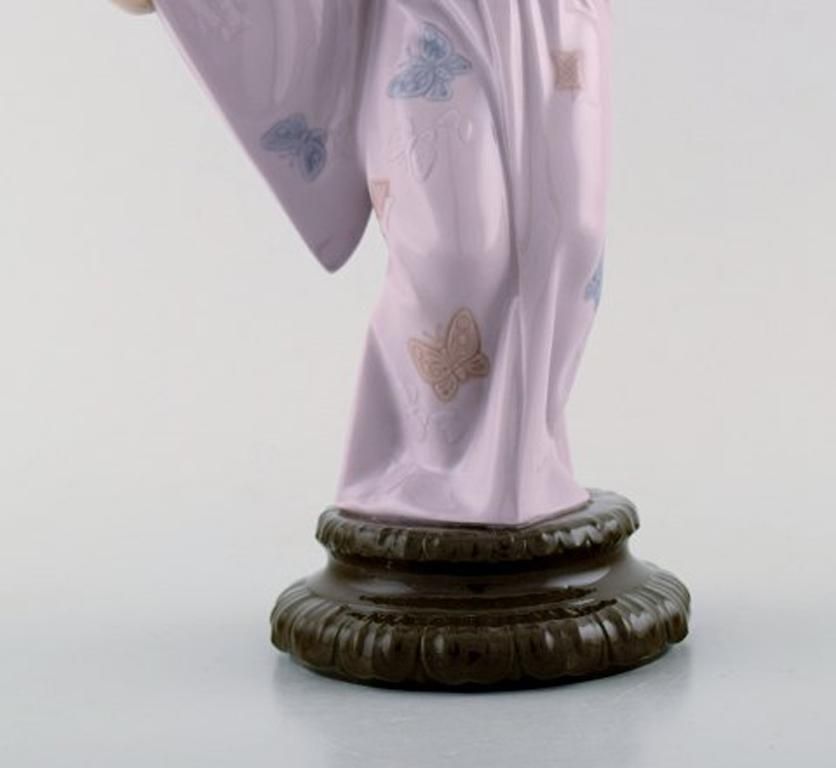 Lladro, Spain, Large Figure In Glazed Porcelain, Geisha With Fans, 20th Century photo Home Decor