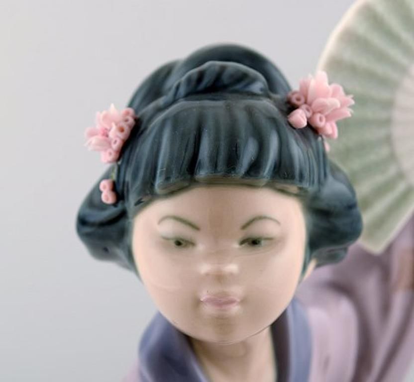 Lladro, Spain, Large Figure In Glazed Porcelain, Geisha With Fans, 20th Century photo 415.0