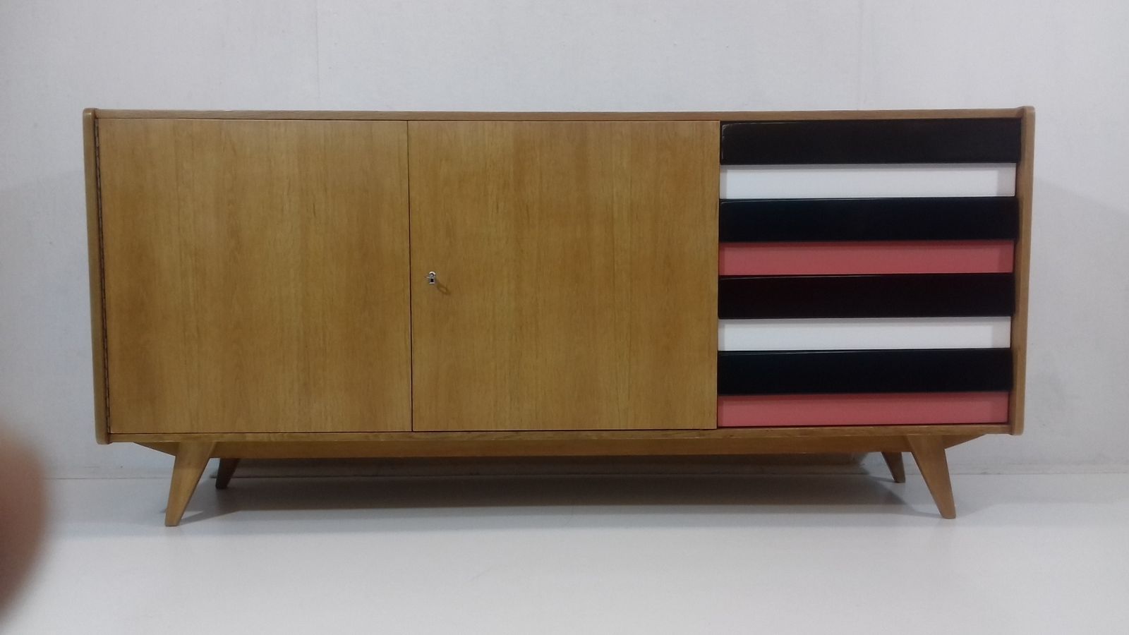 Mid-Century dressoir, ontwerp van Jiří Jiroutek, jaren 1960