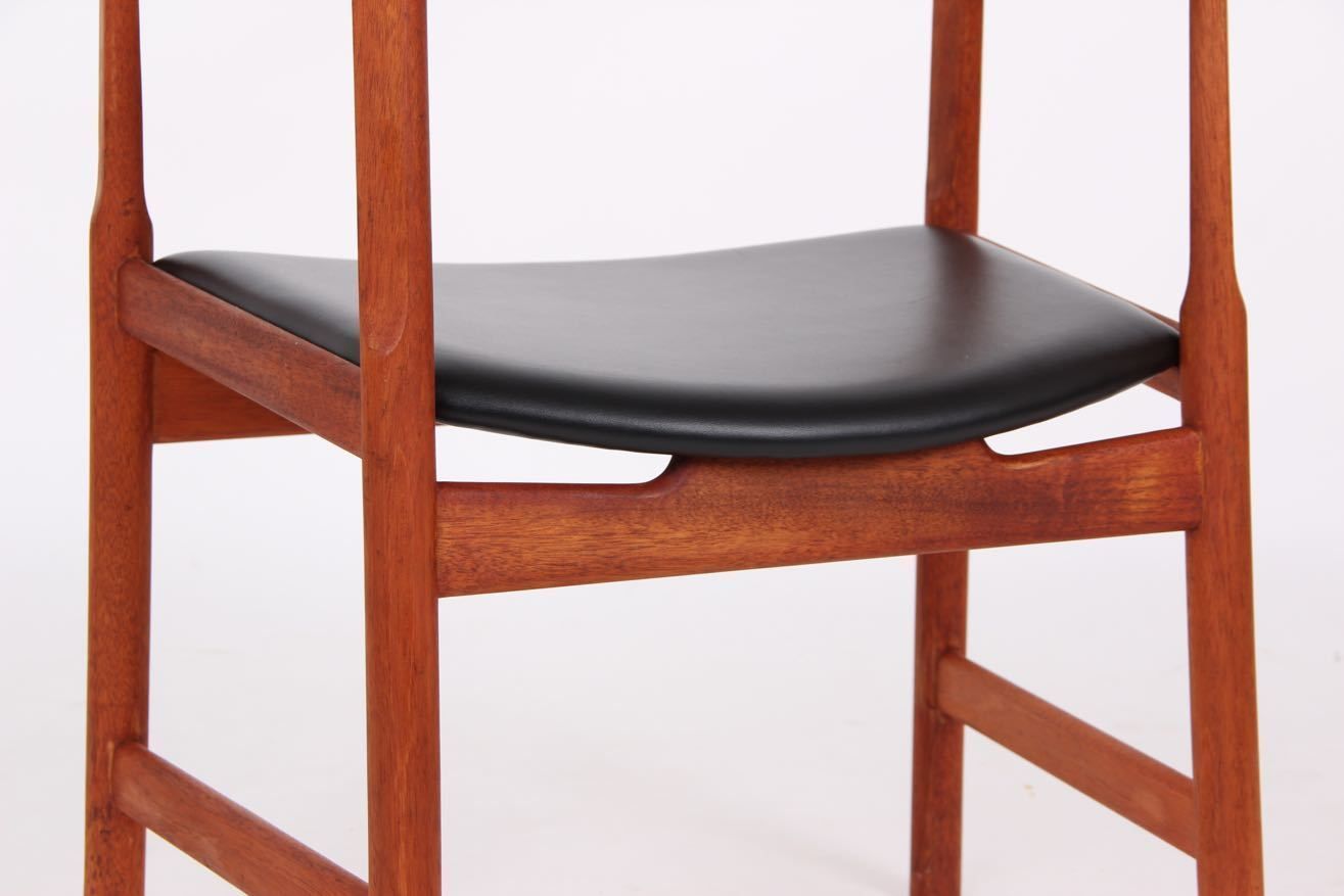 Furniture Armchair, Pp208, By Hans J. Wegner, Pp Møbler Denmark. Mahogany And Black Leather. photo