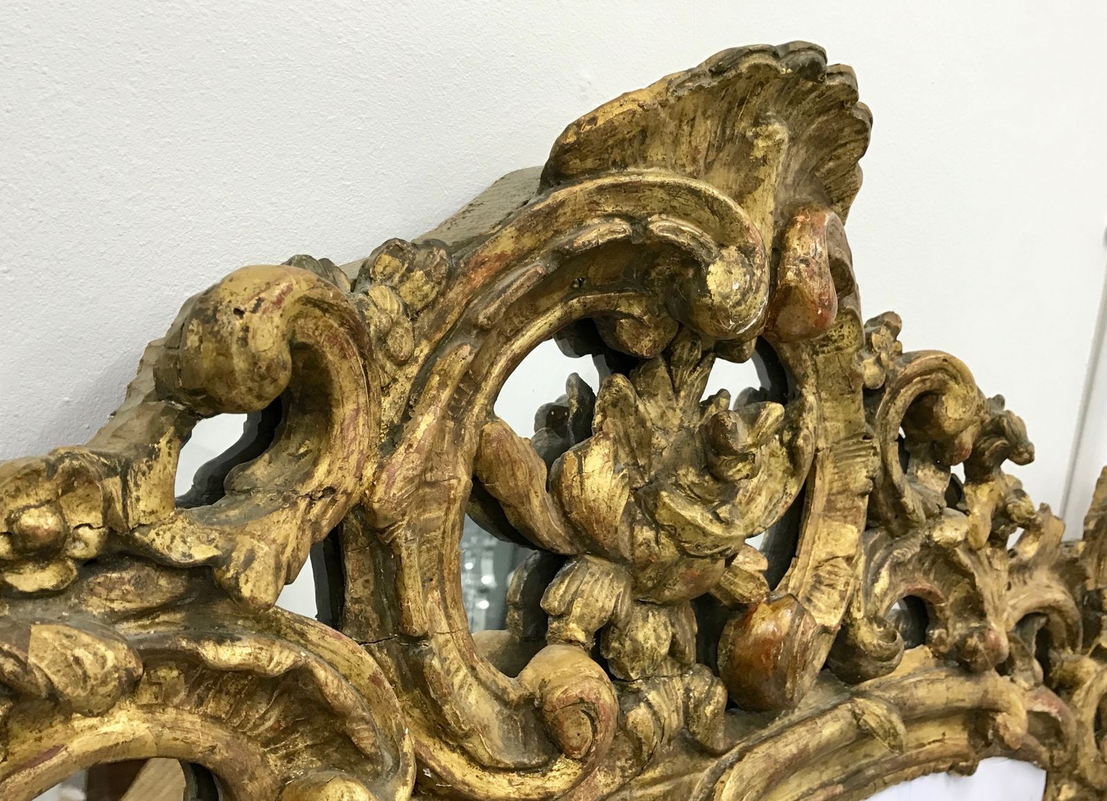 Large French Louis XV Mirror With Carved Wood And Gilded Frame photo 6800.0