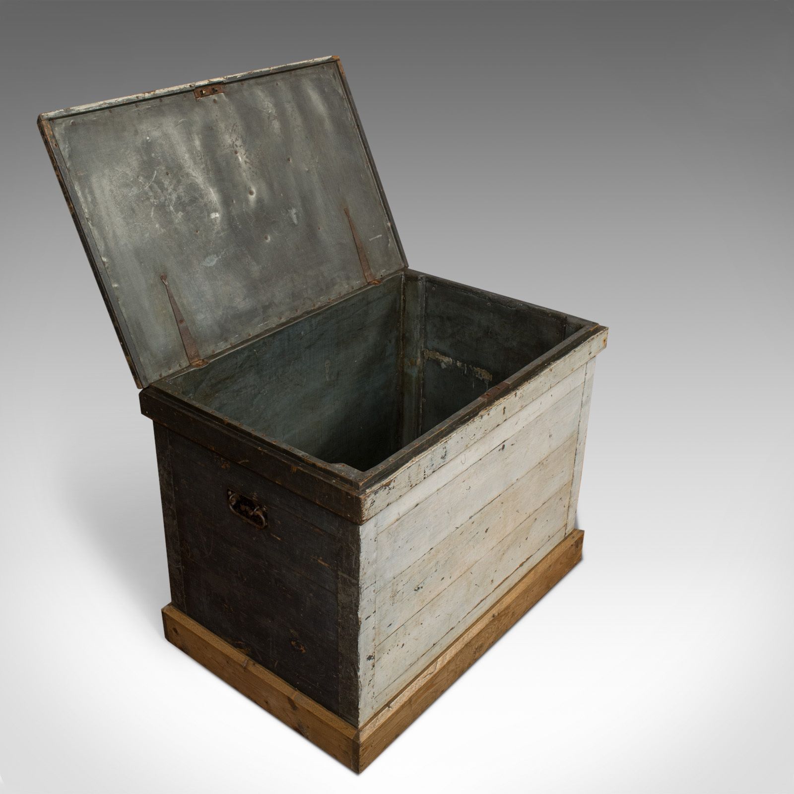 Antique Travel Trunk, English, Pine, Zinc Lined, Carriage Chest, Victorian photo vinterior
