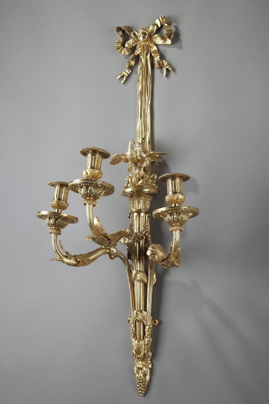 Grandes appliques murales de style Louis XVI photo Luminaires