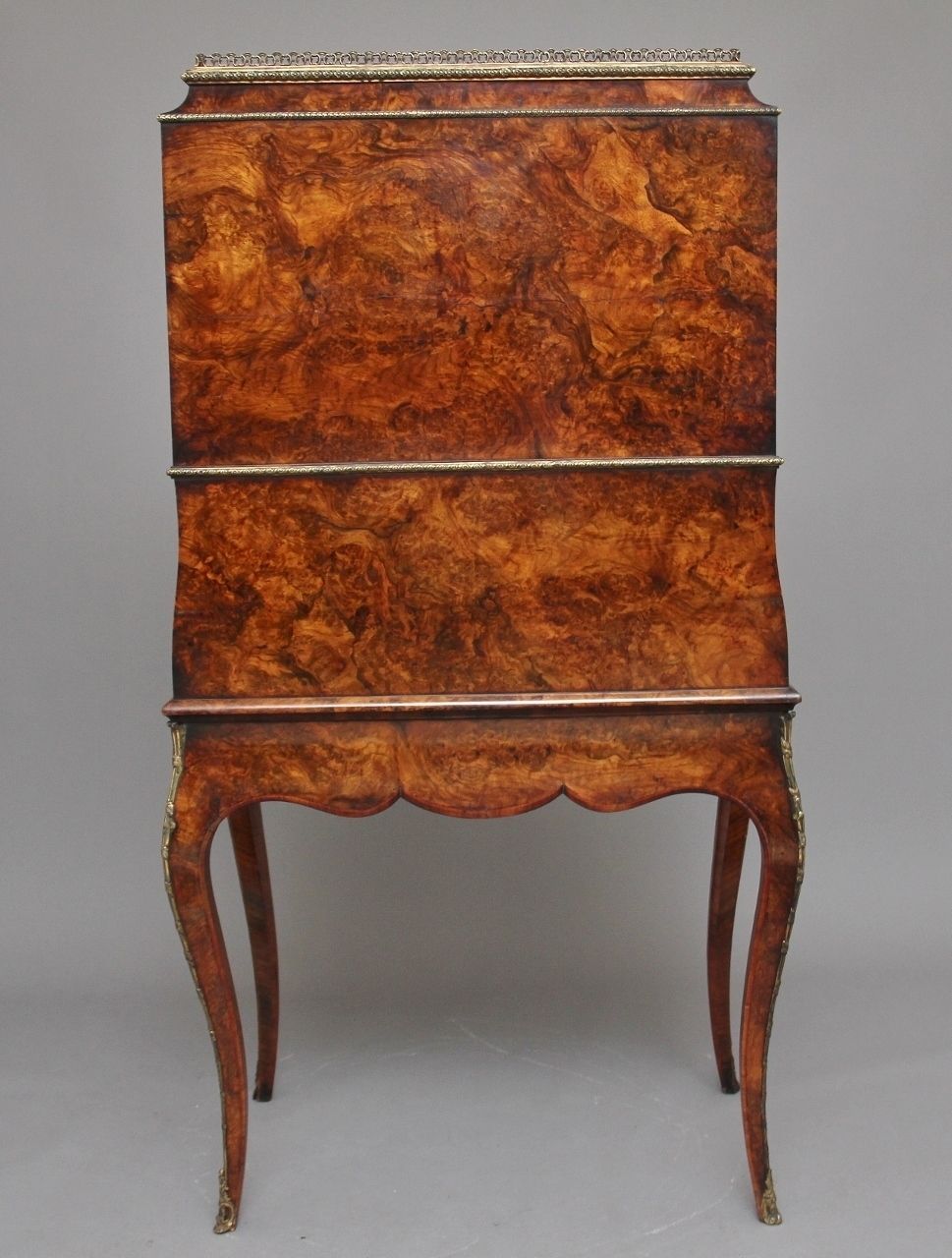 19th Century Walnut And Kingwood Bureau De Dame photo vinterior