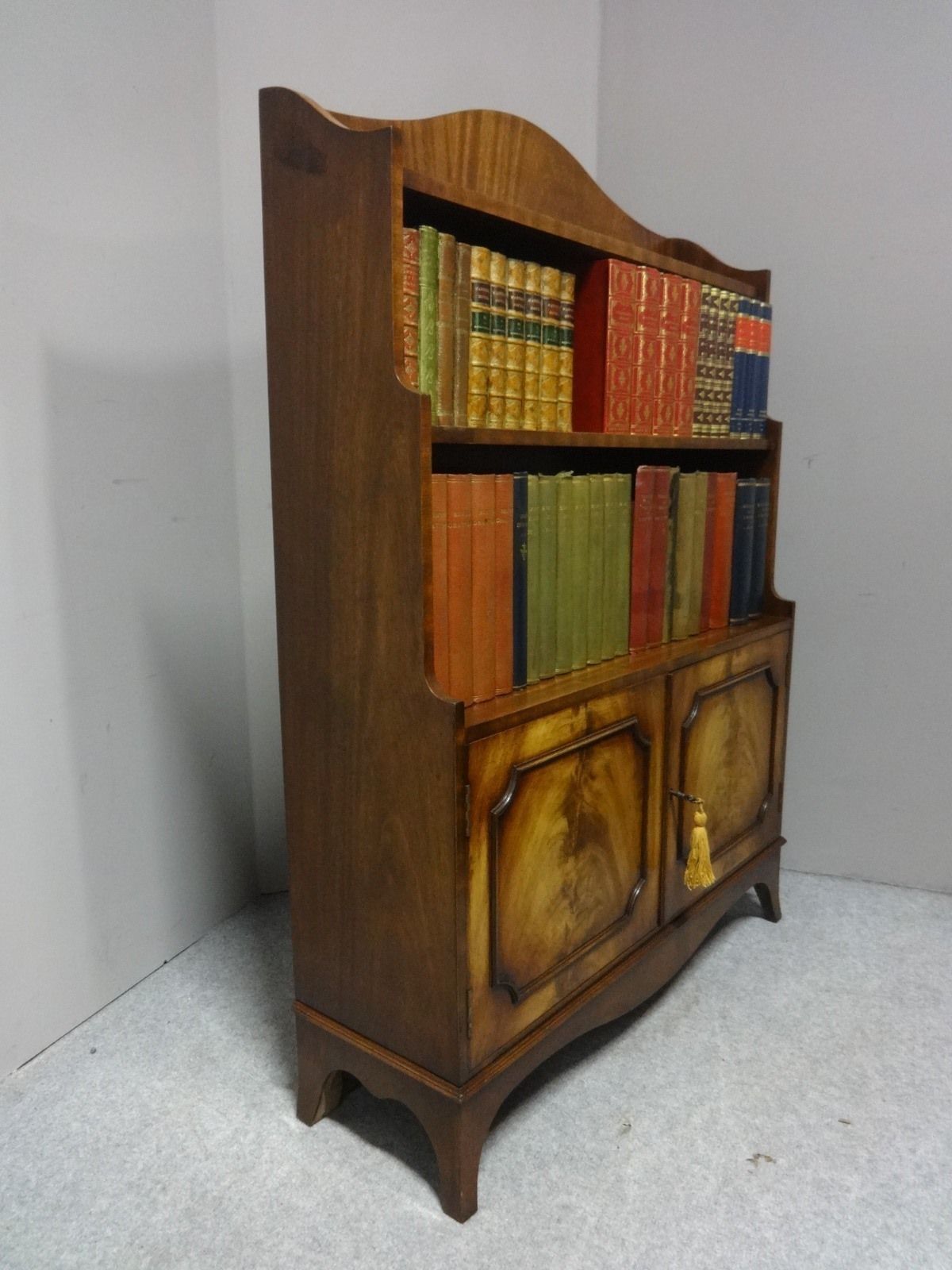 Good Mahogany Waterfall Bookcase photo 495.0