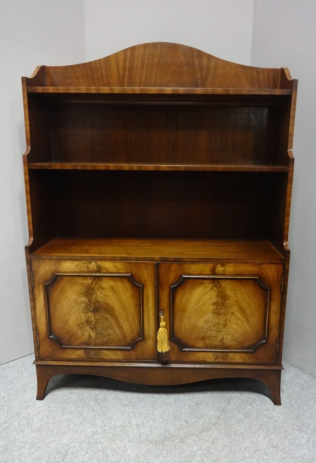 Good Mahogany Waterfall Bookcase photo vinterior