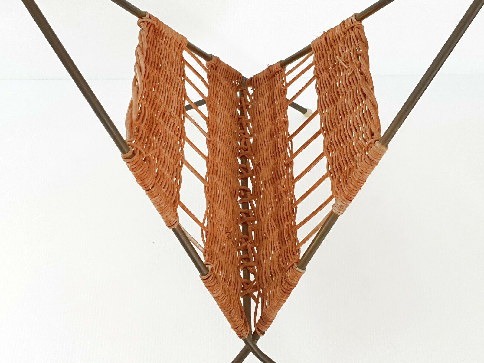 1950s Triangle Magazine Rack In Wicker & Steel 50s 50s Rockabilly photo vinterior