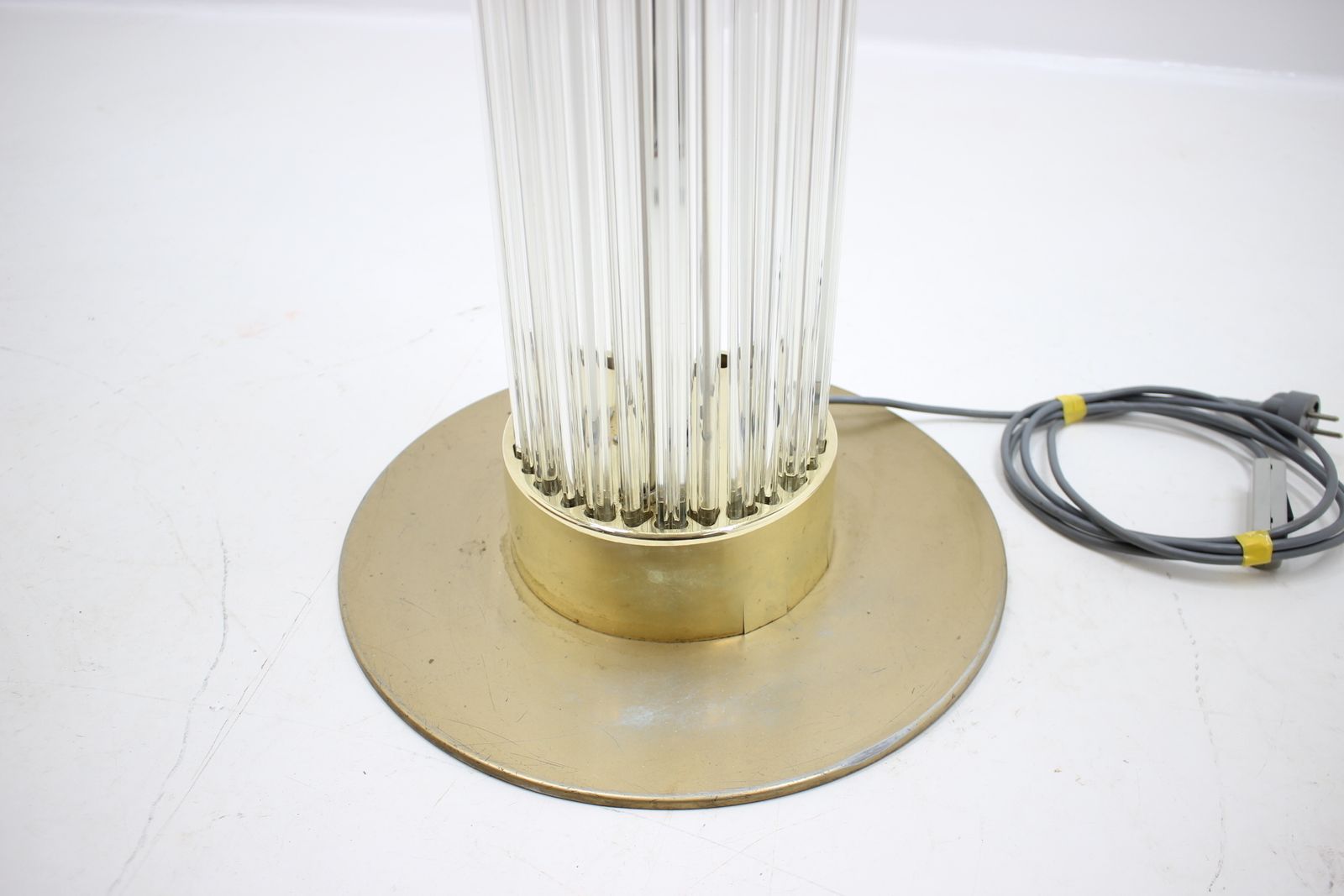 Mid Century Vloerlamp Van Messing En Kunstglas, Zeldzaam Ontwerp – Kamenický šenov/Preciosa, Ca. Jaren 1960. photo Verlichting