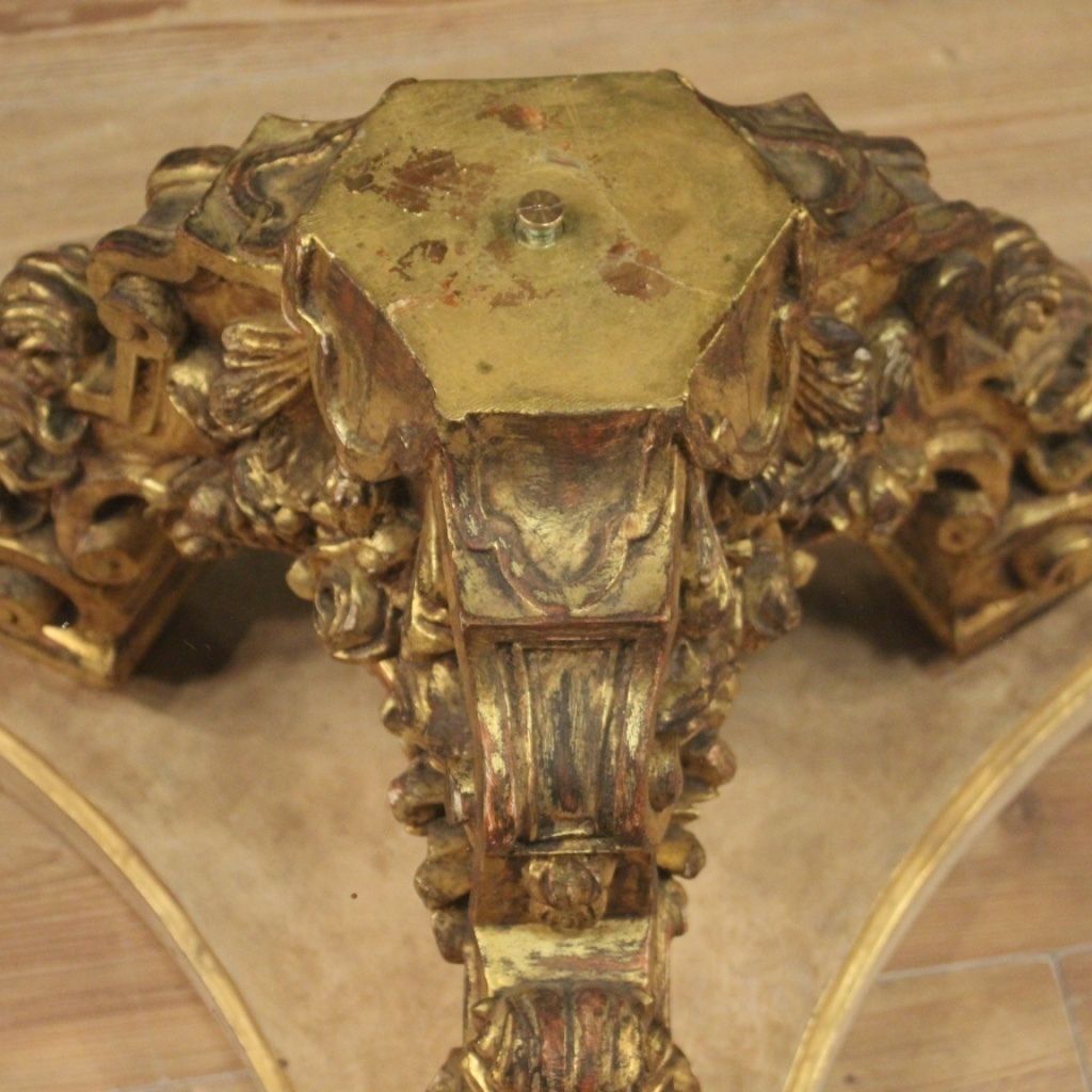 photo furniture Italian Lacquered And Gilded Round Coffee Table With Glass Top
