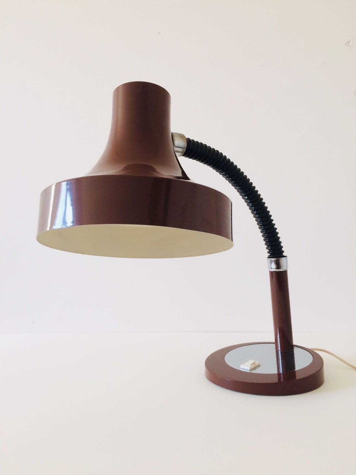 101.68 Mid Century Modern Bureaulamp Uit De Jaren 1970, Duits Design, Bruine Oversized Kap photo