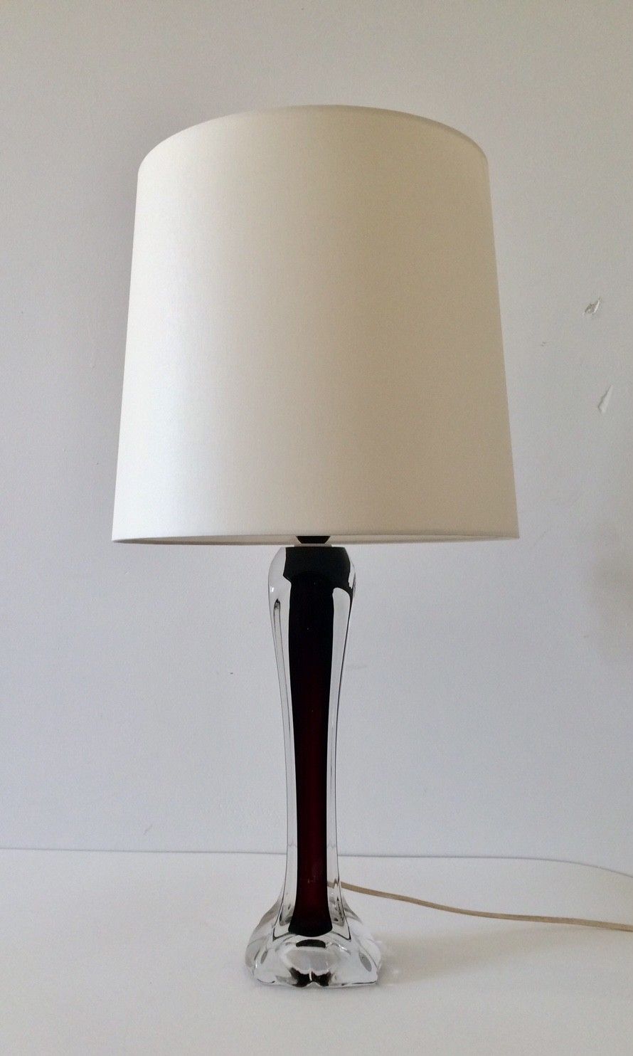 Mid Century Modern Tafelamp Van Val St Lambert In Kristalglas Met Paarse Binnenkant, Ca. Jaren 1950 photo Verlichting