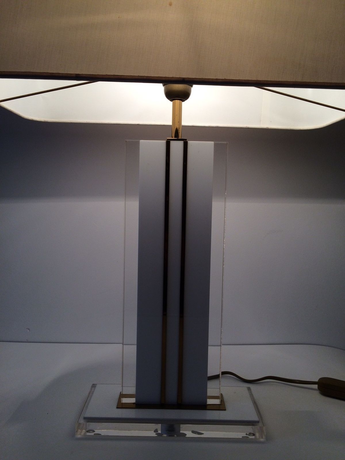 Mid Century Modern Design Lucite & Brass Tafellamp, Jaren 1970 photo 312.48