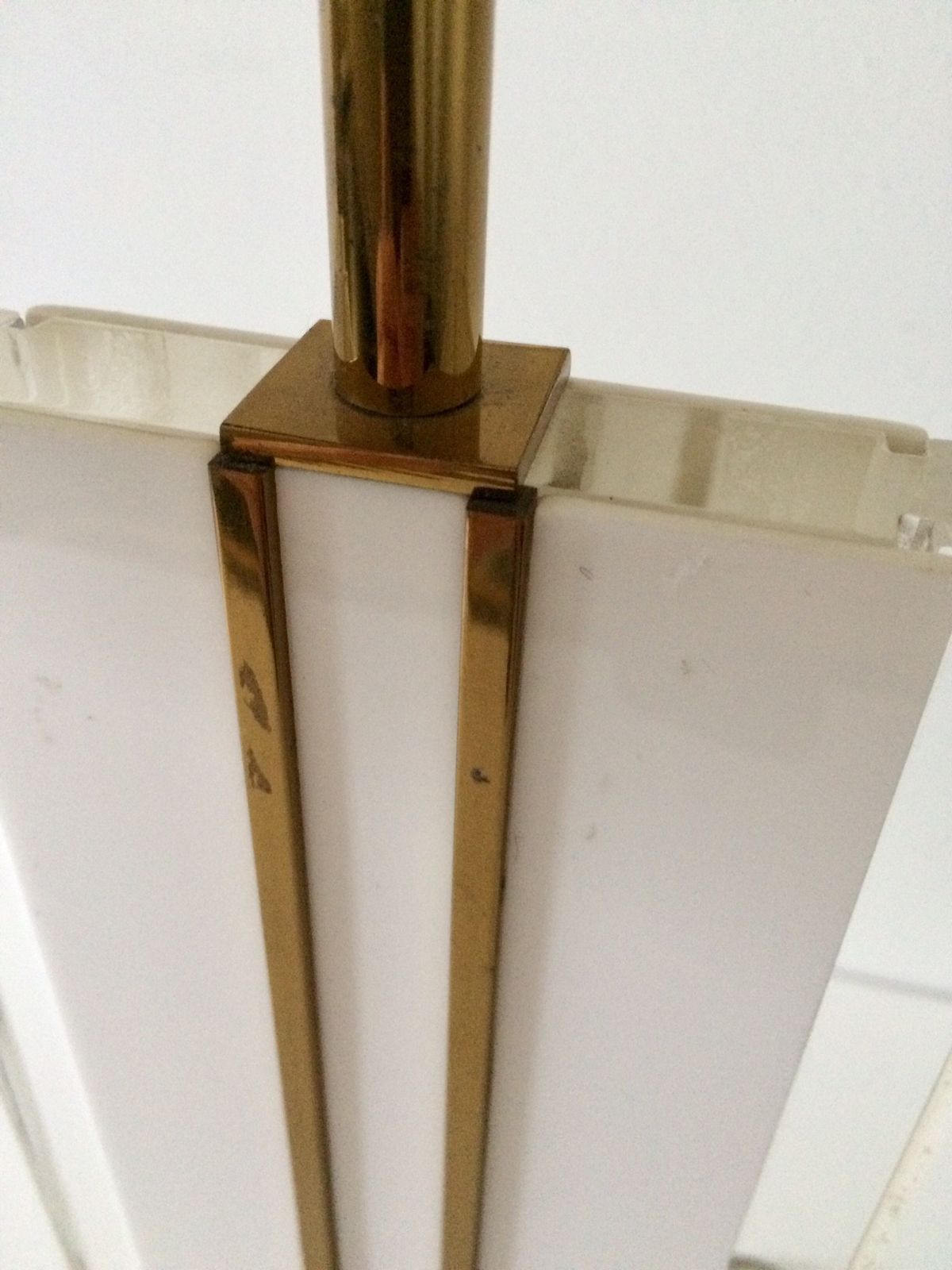 photo for sale Mid Century Modern Design Lucite & Brass Tafellamp, Jaren 1970