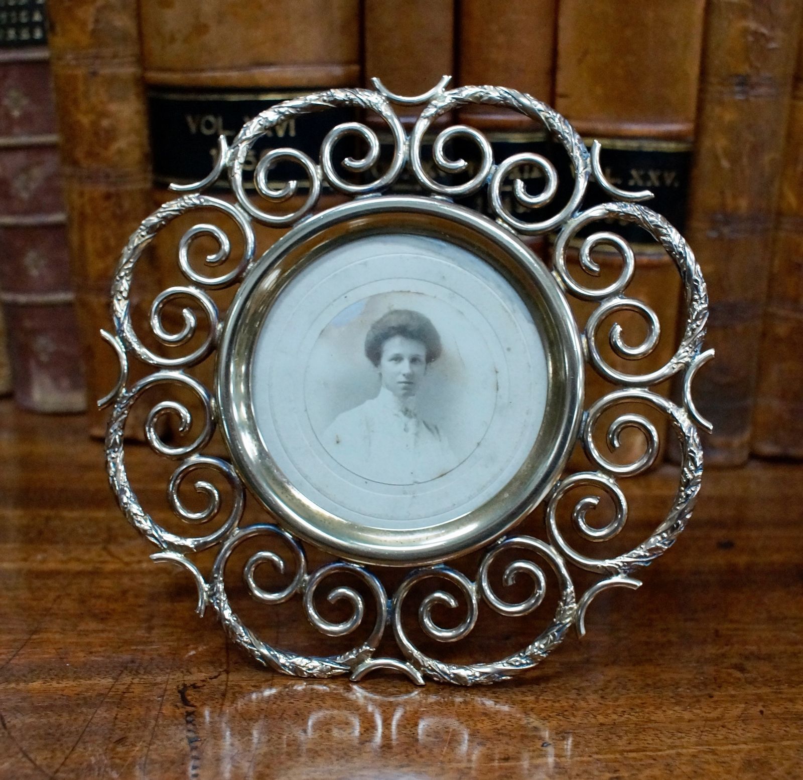 320.0 Pair Of Victorian English Brass Ring Photos Frames photo