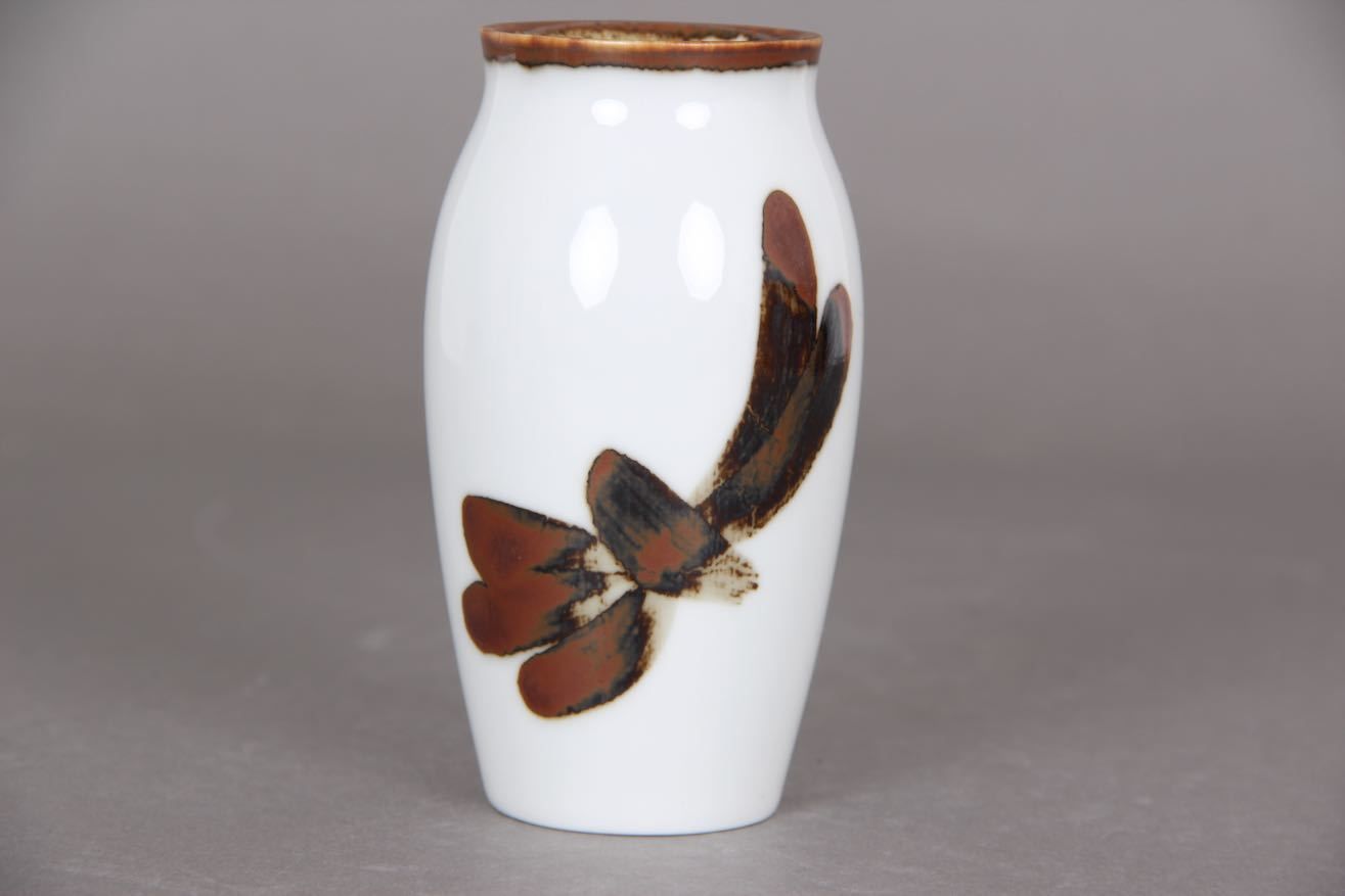 3 Danish Vases From Bing & Grondahl. Bg. 2 X Model: 158/5255 And 1 X Model 159/5251. photo vinterior