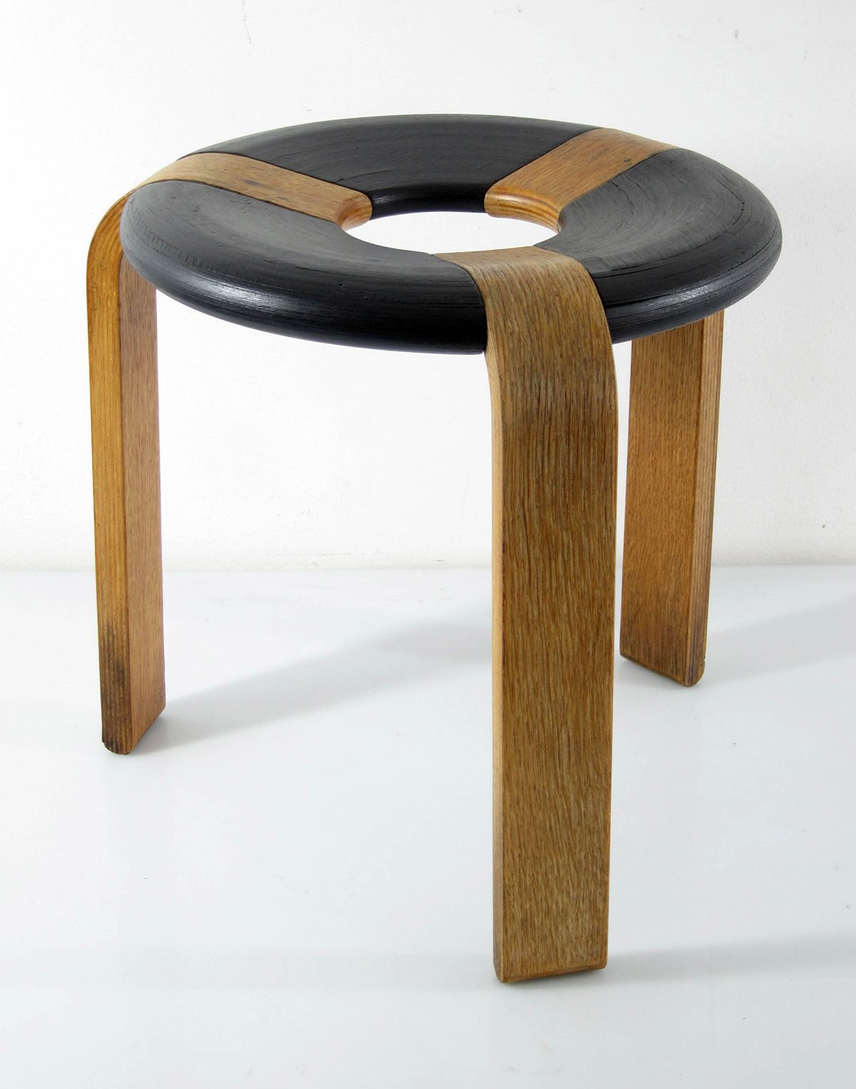 Multiplex Kruk Van Rud Thygesen Voor Magnus Olesen photo furniture
