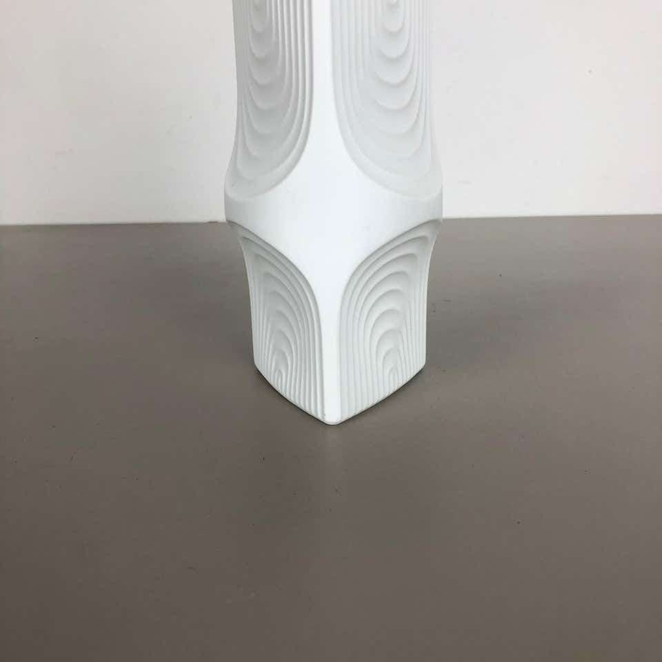 Original 1970s Op Art Biscuit Porcelain German Vase Made By Ak Kaiser, Germany photo Home Decor