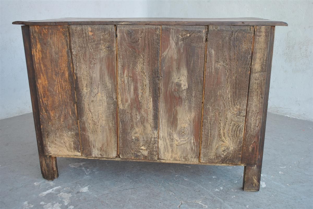 photo furniture Curved Chest Of Drawers In Beech, 18th Century