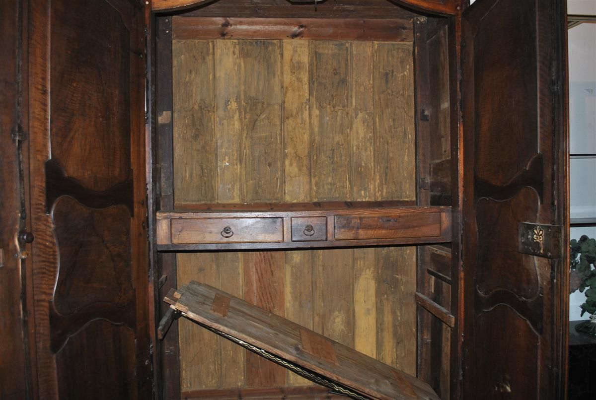 photo furniture 18th Century Walnut Castle Wardrobe