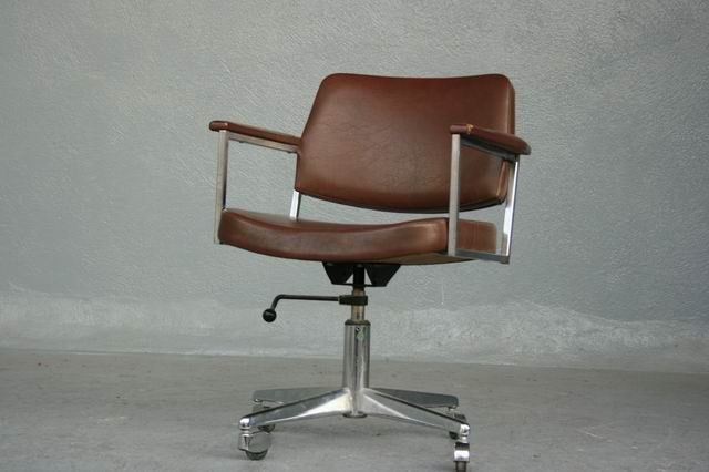 Executive Chair In Leather 1960 Good Condition photo furniture