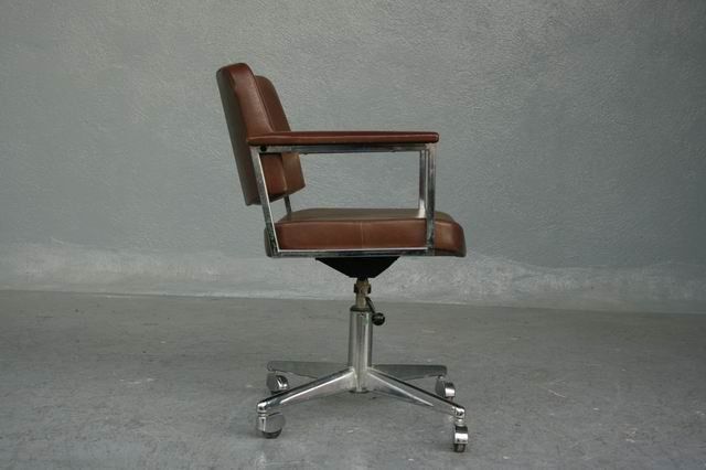 Furniture Executive Chair In Leather 1960 Good Condition photo