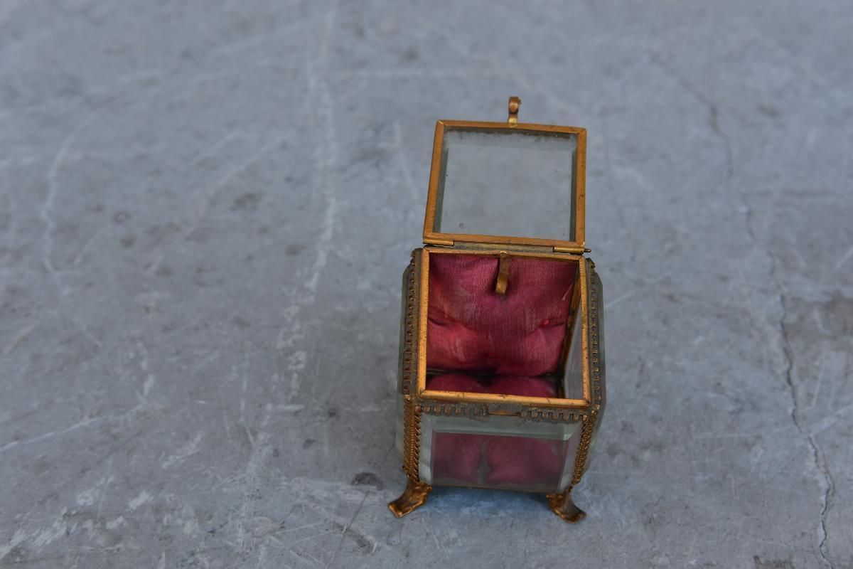 Jewelry Box In Gold Metal And Glass