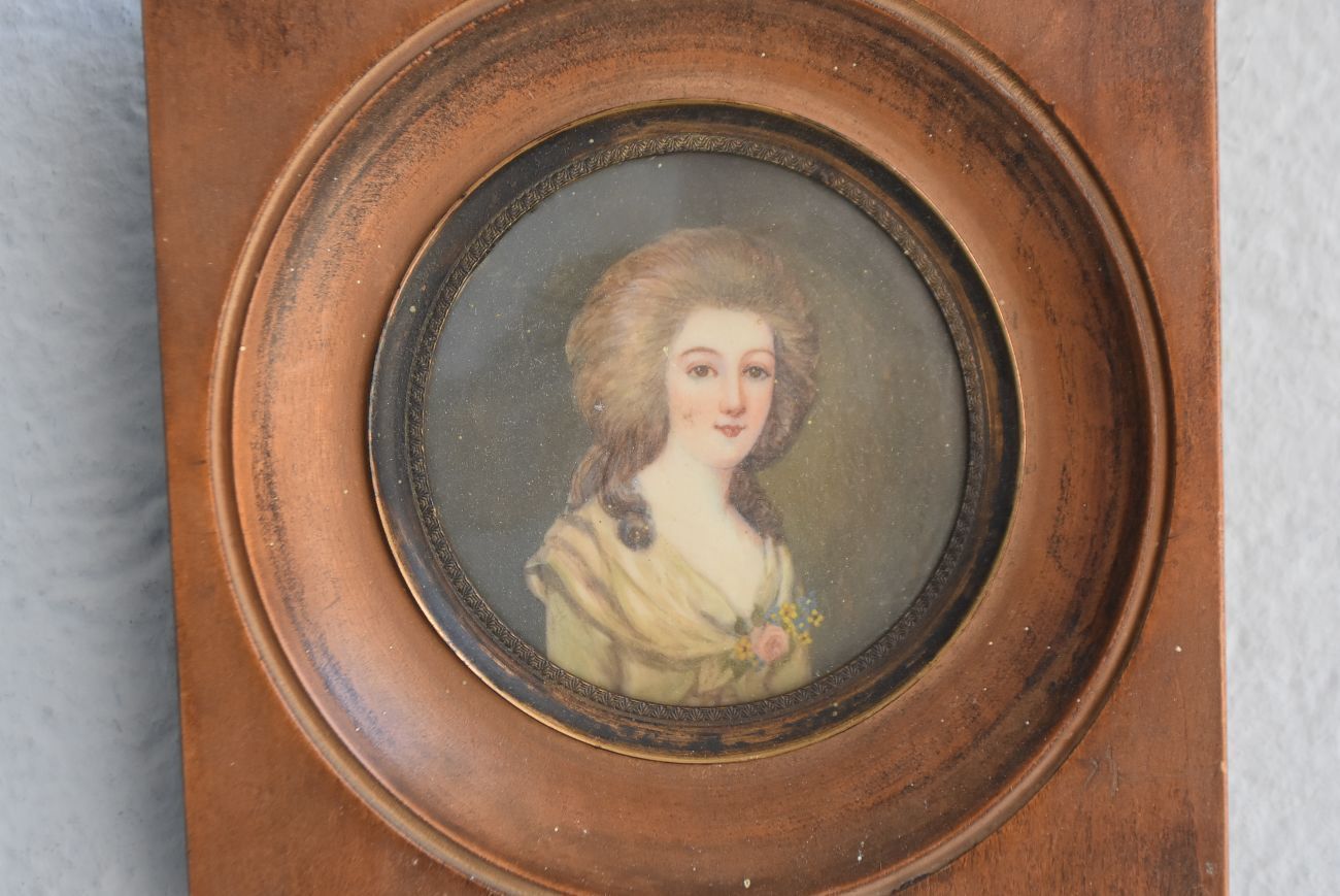 Miniature Young Woman Xi Xth Century Wooden Frame photo furniture