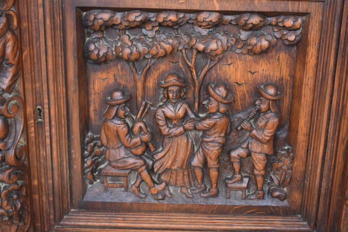photo for sale Kieninger Renaissance Style Oak Parquet Clock