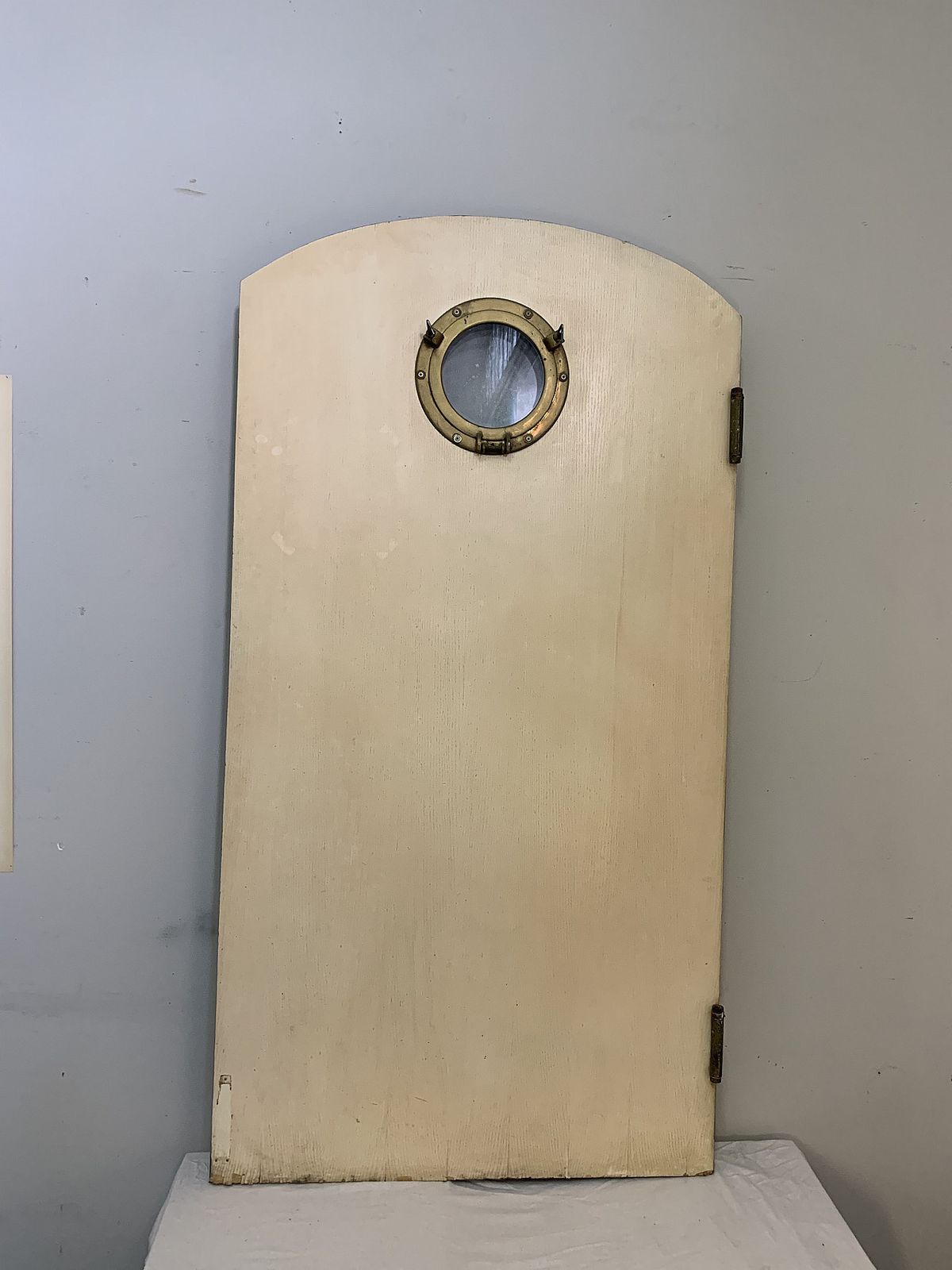 photo vintage Oak Door With Porthole, 70s