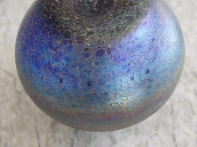 photo furniture Ball Vase In Iridescent Glassware