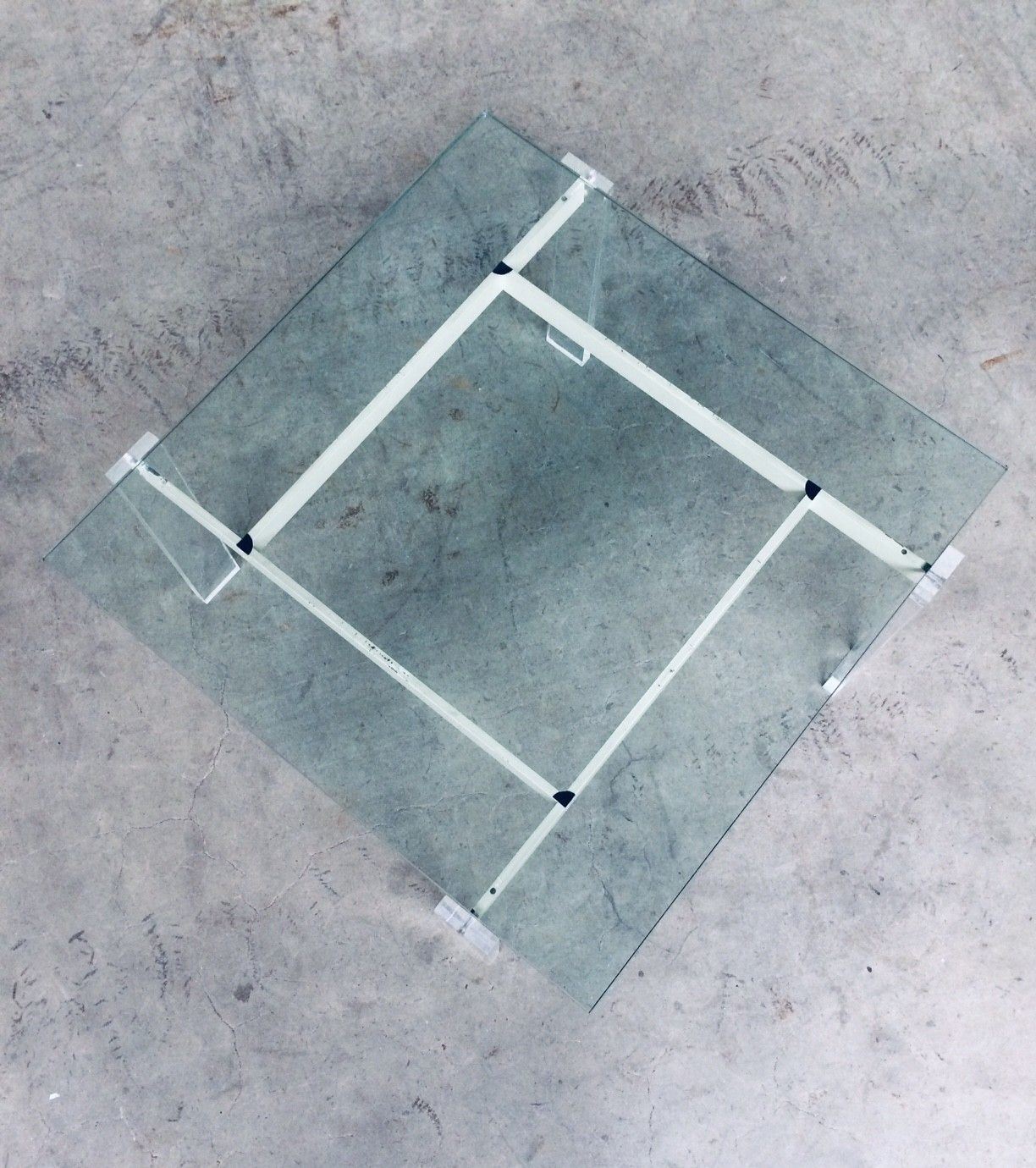 photo furniture Architecturale Deense Design Vierkante Salontafel, Jaren 1960