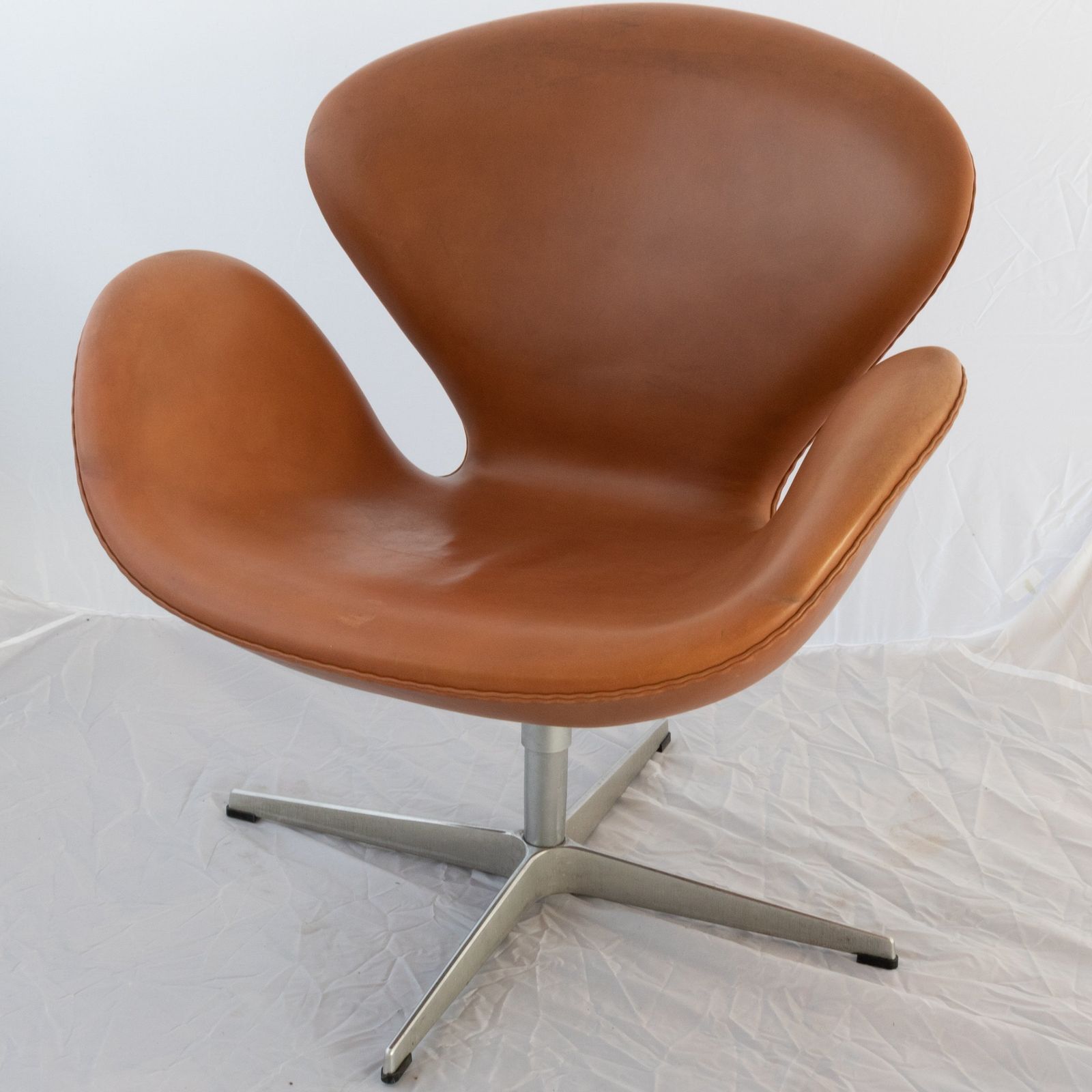 photo vinterior Republic Of Fritz Hansen Swan Chairs In Leather (Sef Of 4)