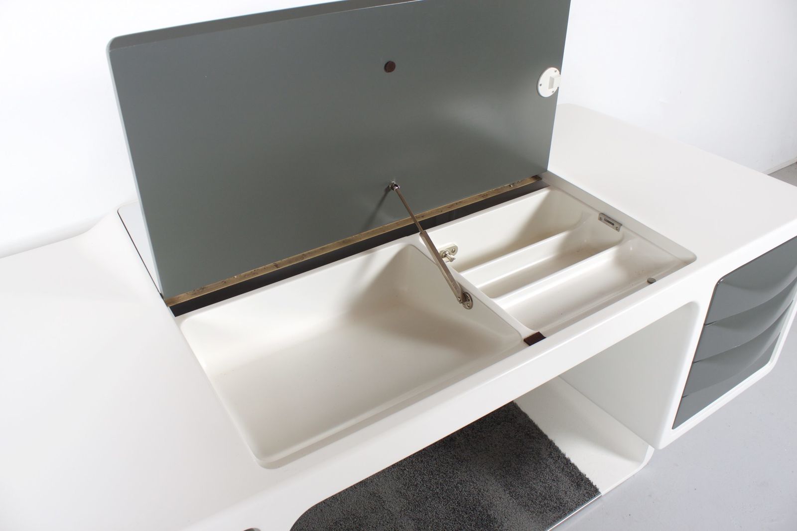 Very Rare Fiberglass Directors Desk By Ernest Igl For Wilhelm Werndl photo vinterior
