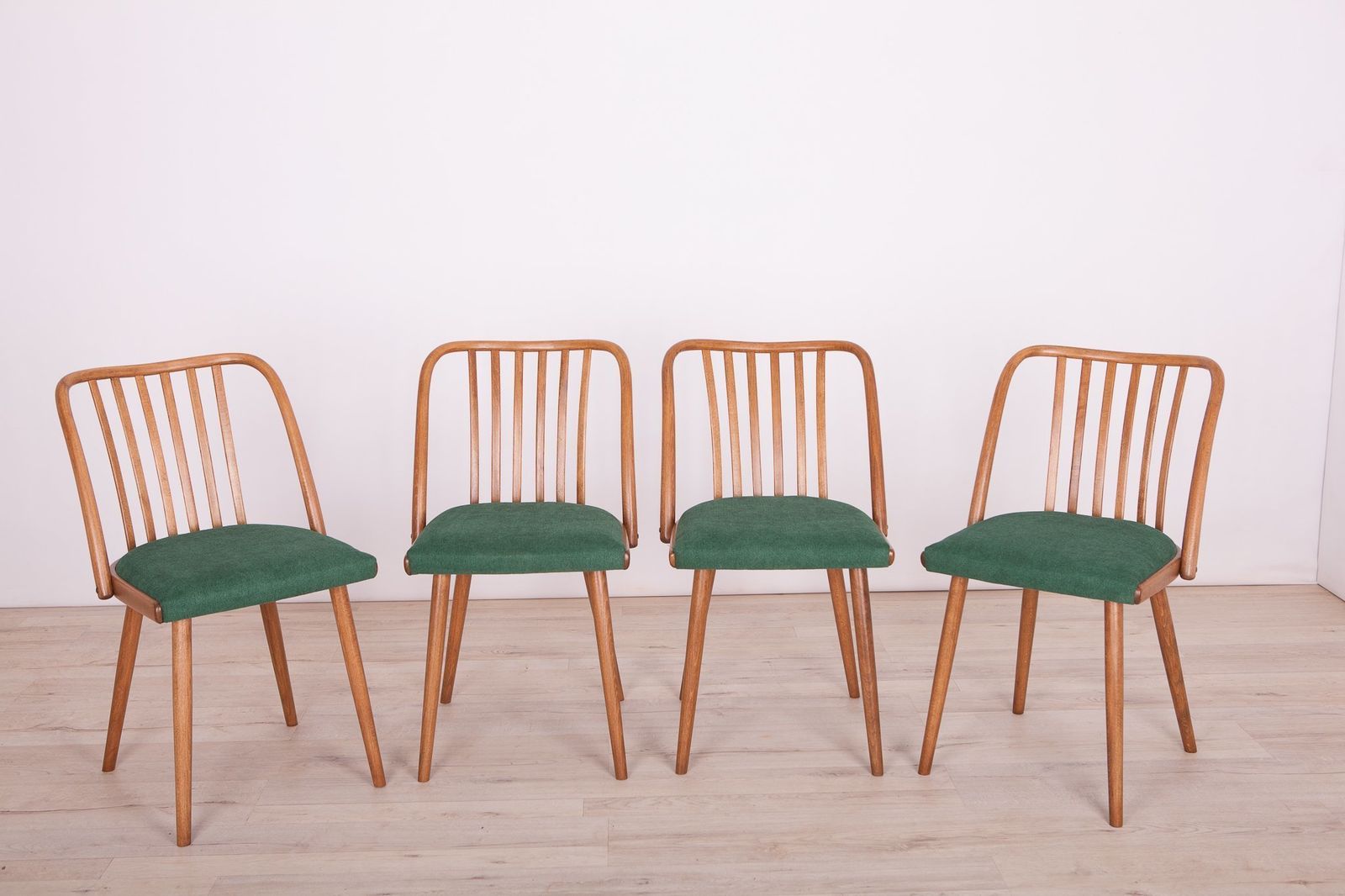 photo furniture Green Dining Chairs By Antonín šuman For Ton, 1960s, Set Of 4