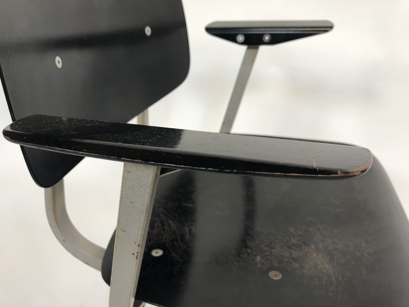 Set Of 4 Vintage Friso Kramer   Chairs Revolt, Chair Ahrend The Circle, Rare photo vinterior