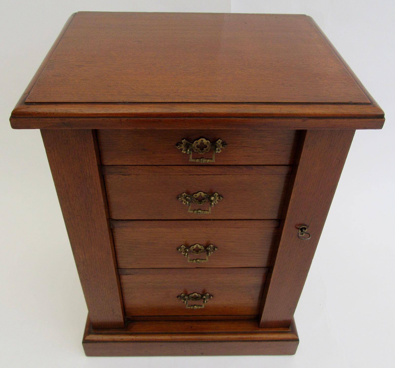 Victorian Apprentice Wellington Chest